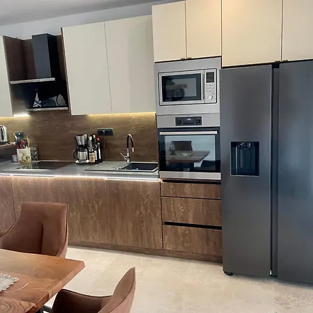 فيلة Anni Kremena